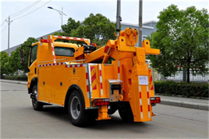 海勃湾高速路拖车费